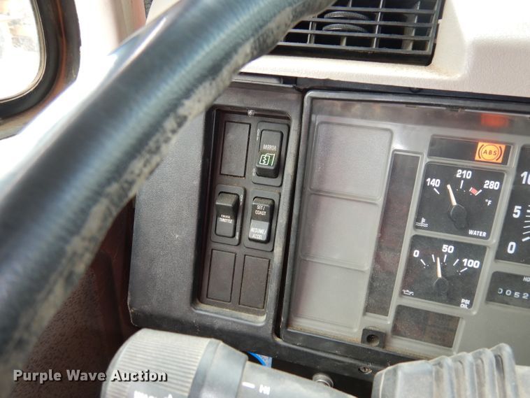 image for item DJ2778 2000 International 4900  dump truck