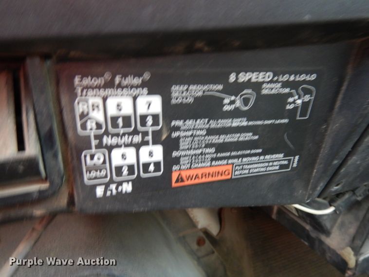 image for item DJ2778 2000 International 4900  dump truck