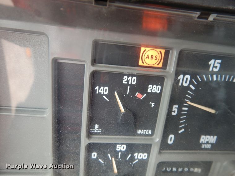 image for item DJ2778 2000 International 4900  dump truck