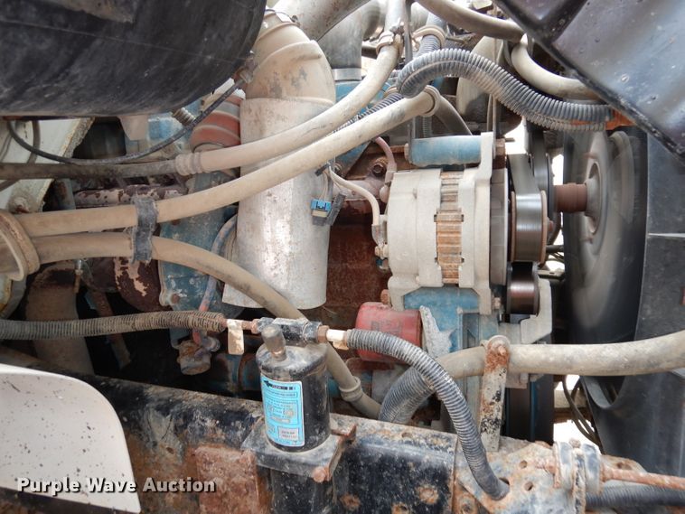 image for item DJ2778 2000 International 4900  dump truck