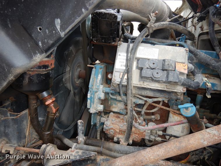 image for item DJ2778 2000 International 4900  dump truck