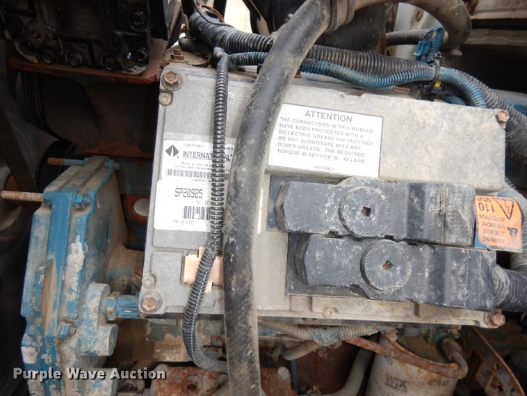 image for item DJ2778 2000 International 4900  dump truck