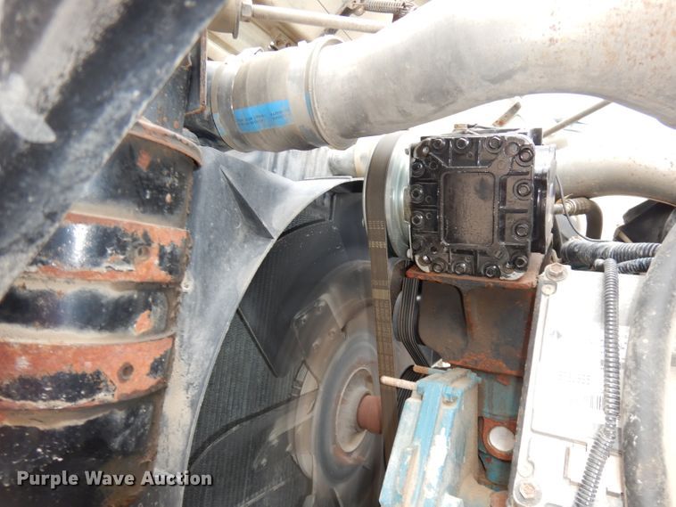 image for item DJ2778 2000 International 4900  dump truck