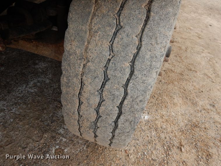 image for item DJ2778 2000 International 4900  dump truck