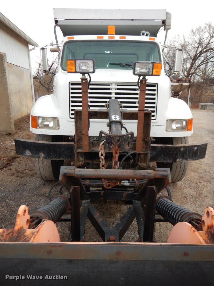 image for item DJ2778 2000 International 4900  dump truck