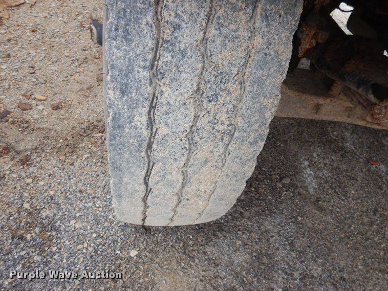 image for item DJ2778 2000 International 4900  dump truck