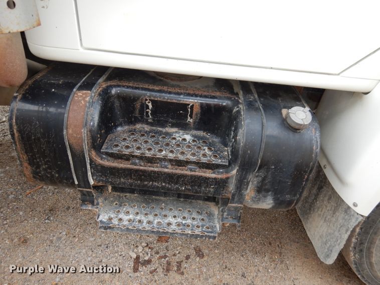 image for item DJ2778 2000 International 4900  dump truck