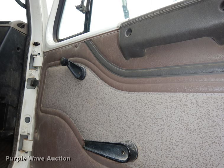 image for item DJ2778 2000 International 4900  dump truck