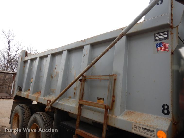 image for item DJ2778 2000 International 4900  dump truck