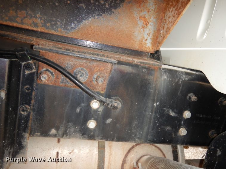 image for item DJ2778 2000 International 4900  dump truck