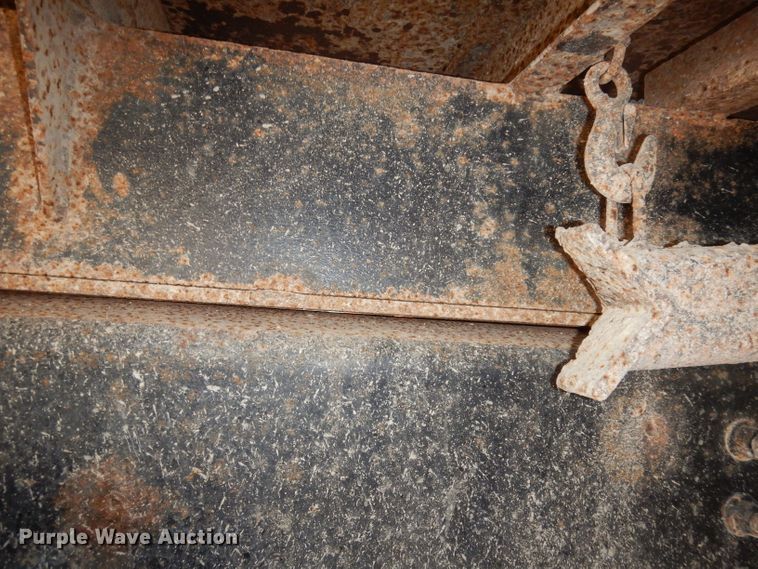 image for item DJ2778 2000 International 4900  dump truck