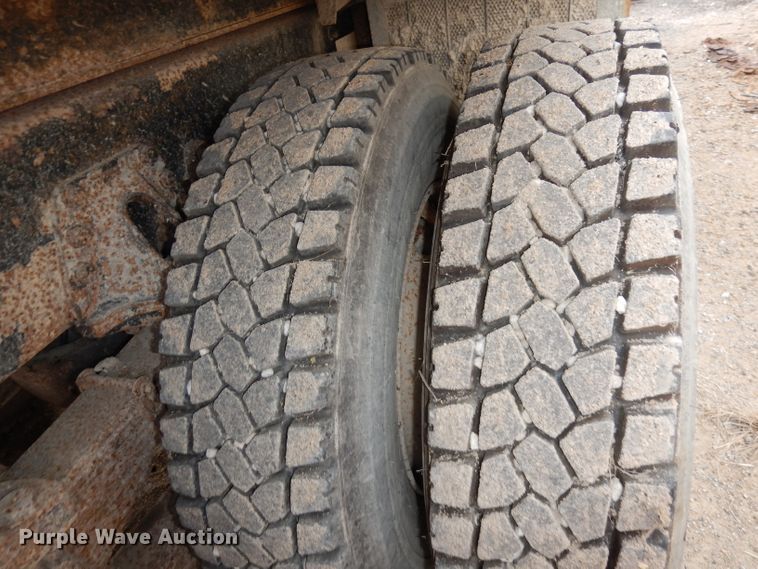 image for item DJ2778 2000 International 4900  dump truck