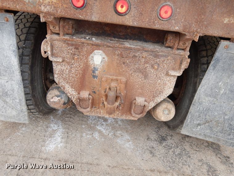 image for item DJ2778 2000 International 4900  dump truck