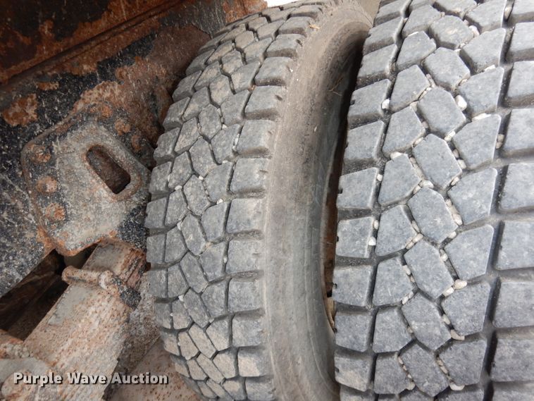 image for item DJ2778 2000 International 4900  dump truck