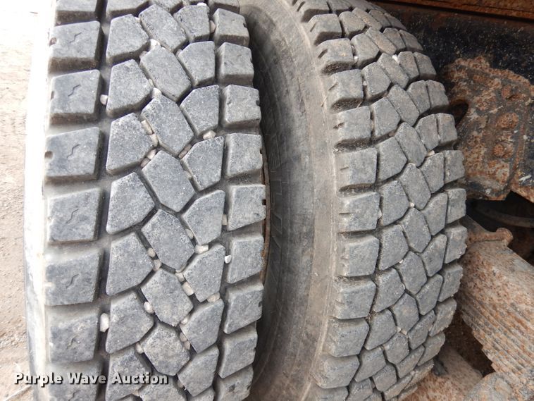 image for item DJ2778 2000 International 4900  dump truck