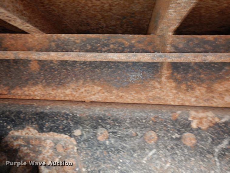 image for item DJ2778 2000 International 4900  dump truck