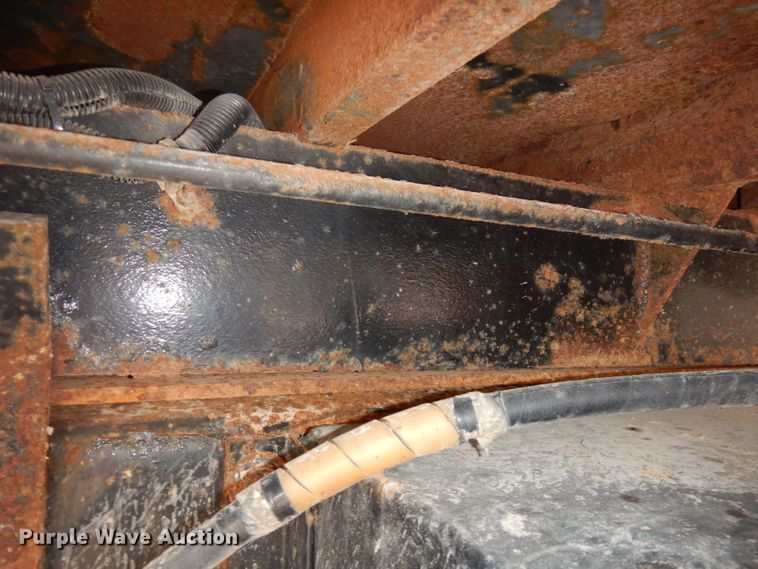 image for item DJ2778 2000 International 4900  dump truck