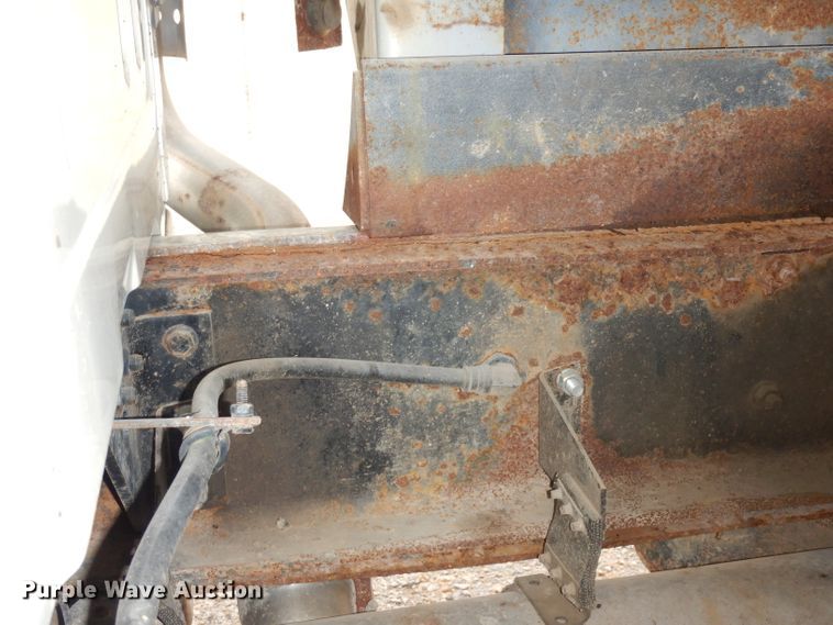 image for item DJ2778 2000 International 4900  dump truck