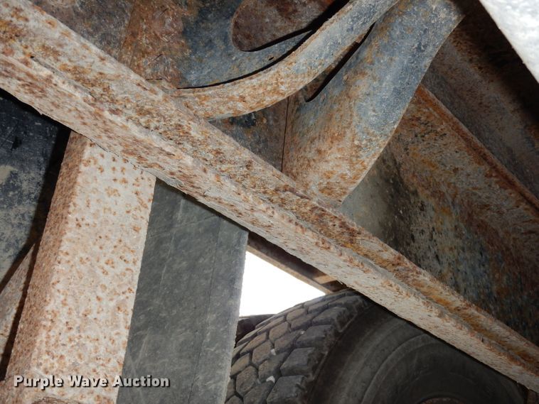 image for item DJ2778 2000 International 4900  dump truck