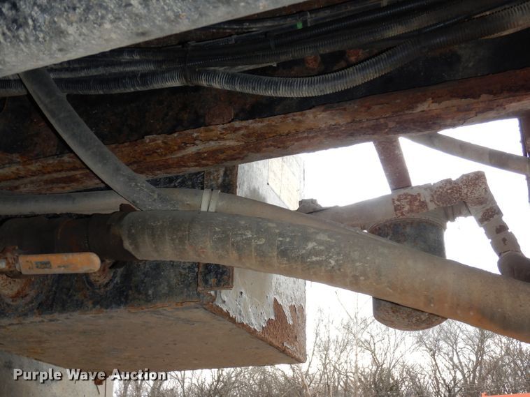 image for item DJ2778 2000 International 4900  dump truck