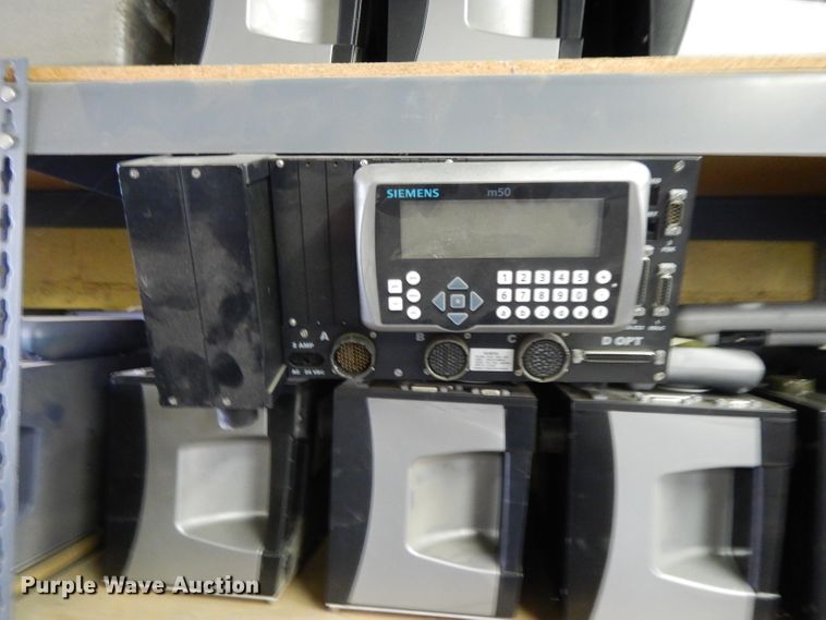 image for item DL2587 Traffic signal equipment
