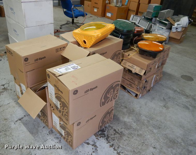 image for item DL2591 Approximately 80 GE traffic signal lights