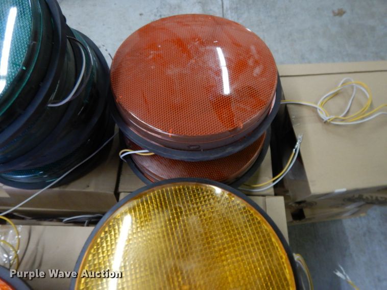 image for item DL2591 Approximately 80 GE traffic signal lights