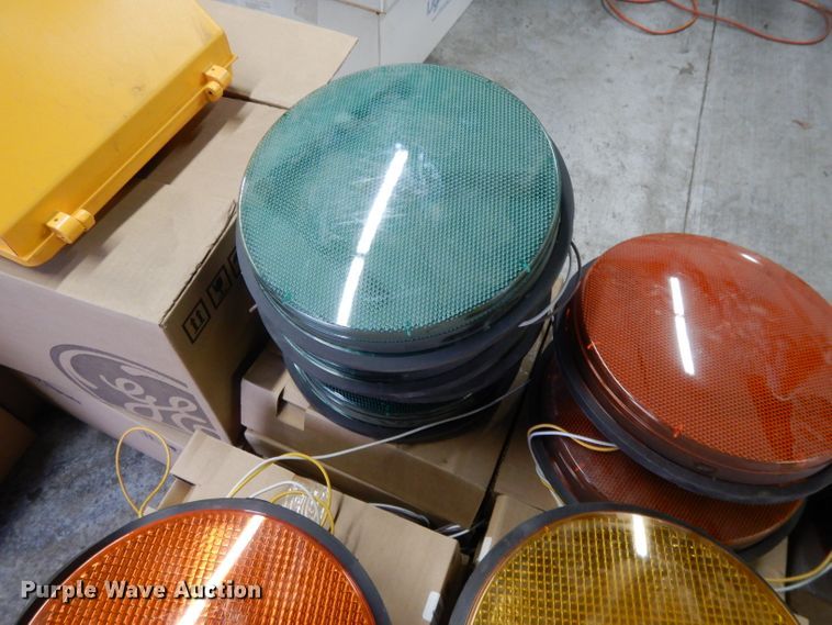 image for item DL2591 Approximately 80 GE traffic signal lights