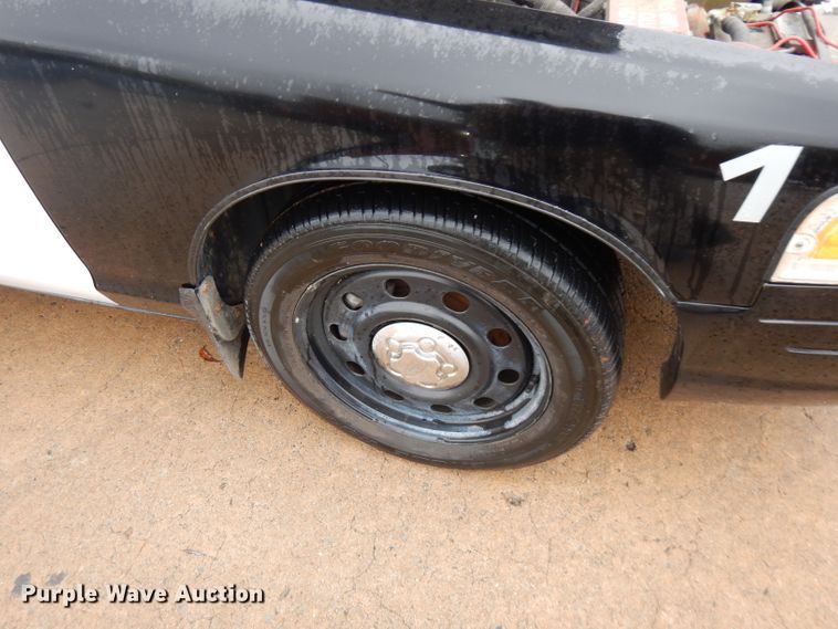 image for item FW9816 2011 Ford Crown Victoria Police Interceptor