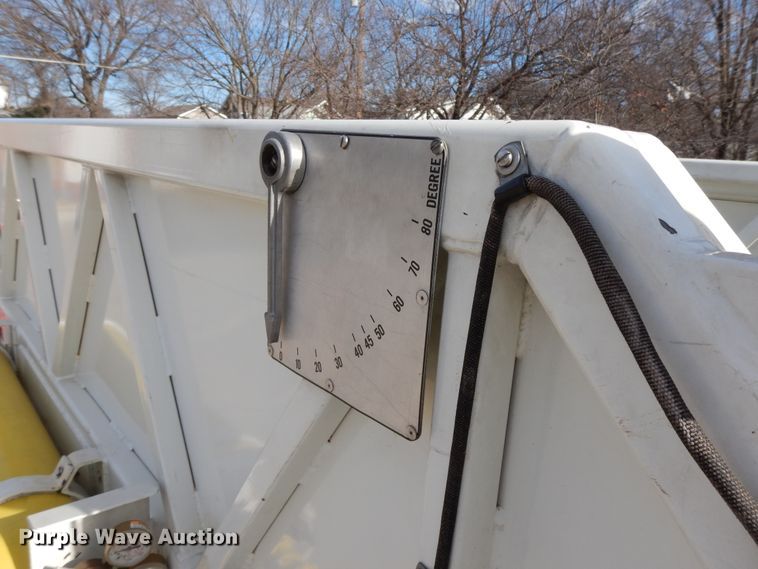 image for item GK9695 1981 Oshkosh V-1844M  aerial platform ladder truck