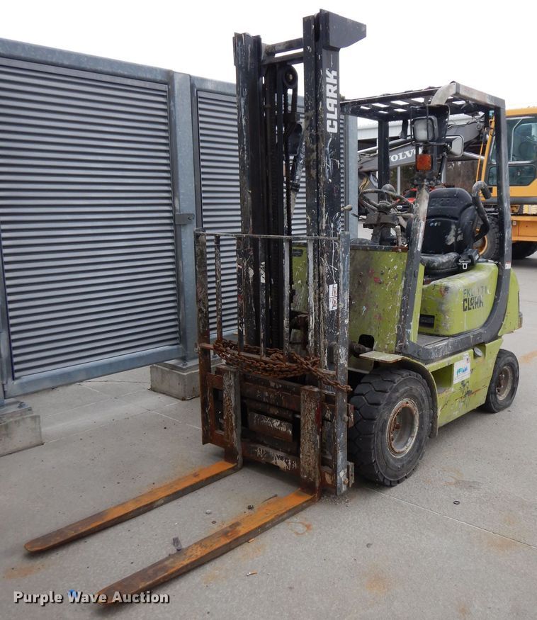 image for item HE9301 Clark CMP180  forklift
