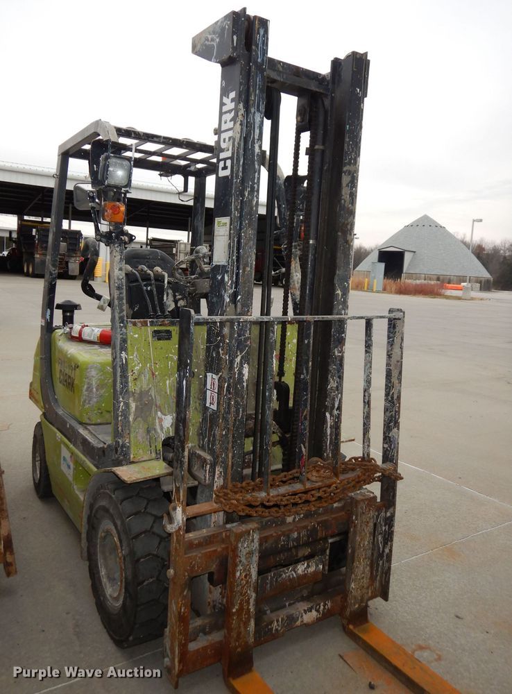 image for item HE9301 Clark CMP180  forklift