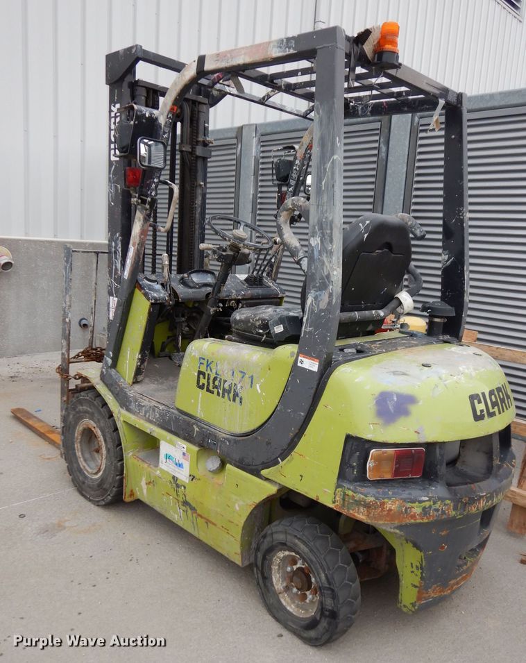 image for item HE9301 Clark CMP180  forklift