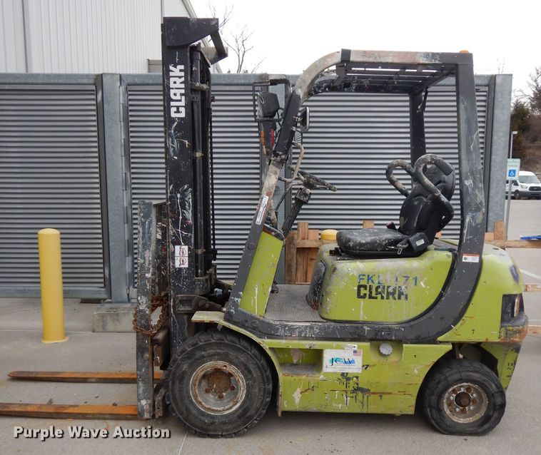image for item HE9301 Clark CMP180  forklift