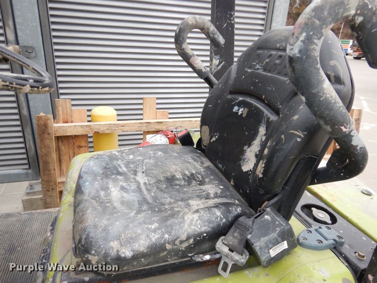 image for item HE9301 Clark CMP180  forklift