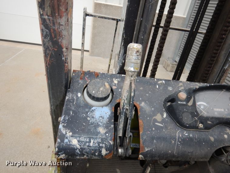 image for item HE9301 Clark CMP180  forklift