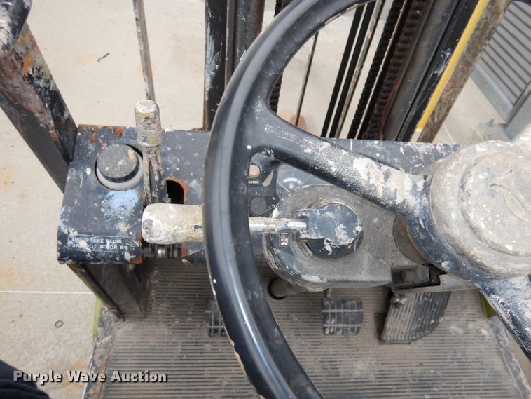 image for item HE9301 Clark CMP180  forklift