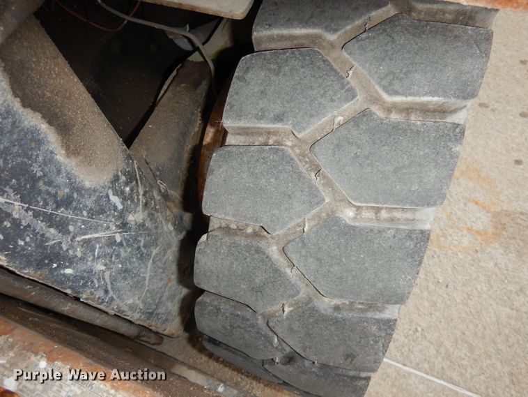 image for item HE9301 Clark CMP180  forklift