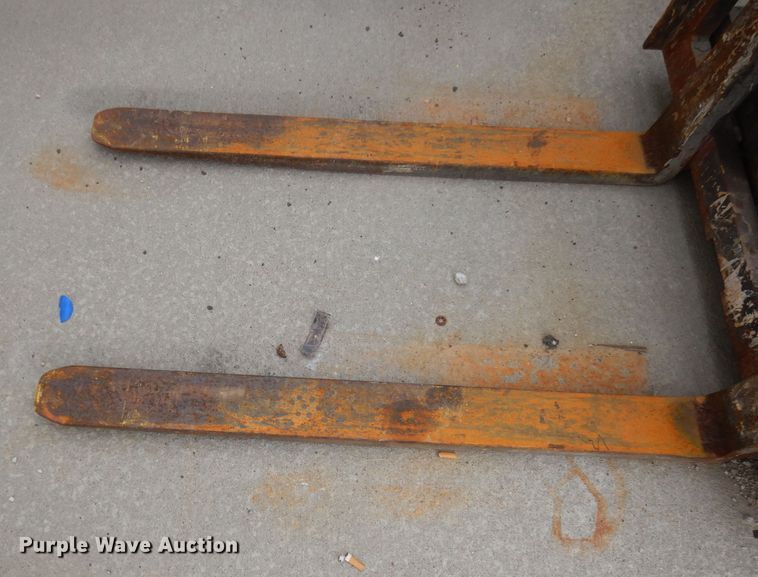 image for item HE9301 Clark CMP180  forklift