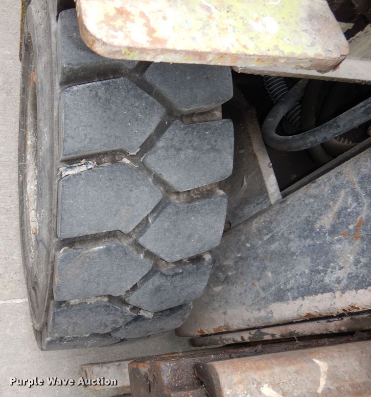 image for item HE9301 Clark CMP180  forklift