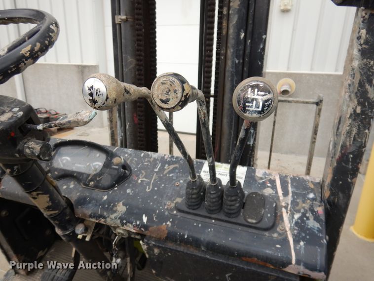 image for item HE9301 Clark CMP180  forklift