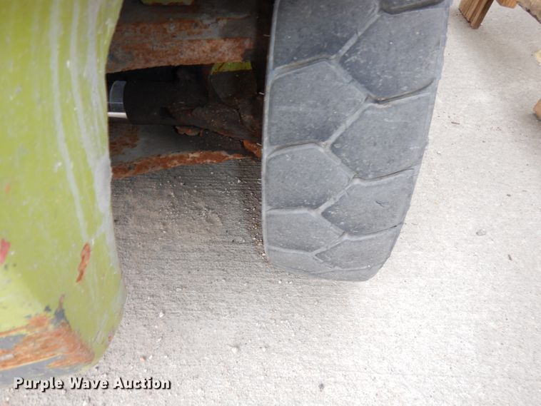 image for item HE9301 Clark CMP180  forklift