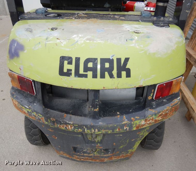 image for item HE9301 Clark CMP180  forklift