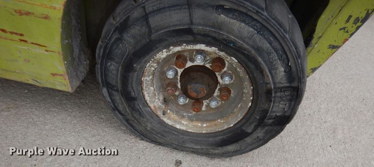 image for item HE9301 Clark CMP180  forklift