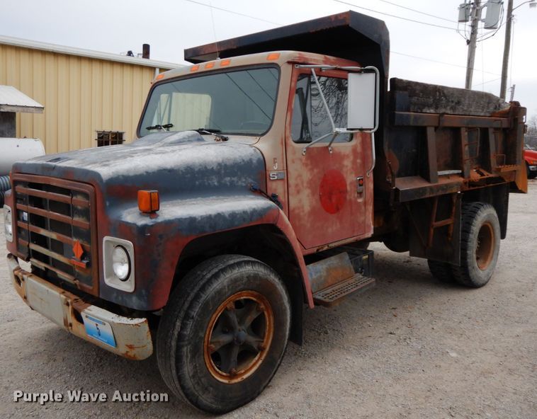 image for item HP9121 1987 International 1654  dump truck