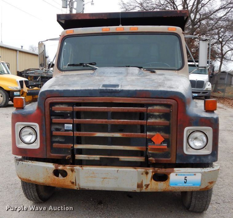 image for item HP9121 1987 International 1654  dump truck