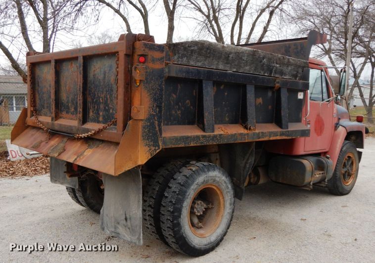 image for item HP9121 1987 International 1654  dump truck