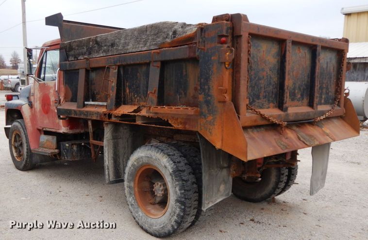 image for item HP9121 1987 International 1654  dump truck
