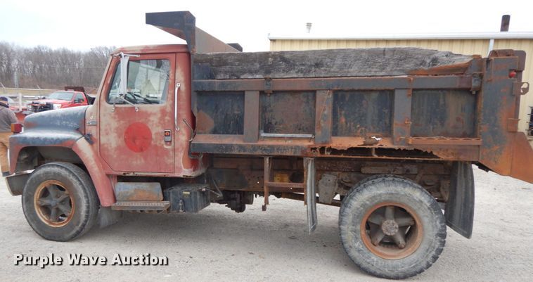 image for item HP9121 1987 International 1654  dump truck