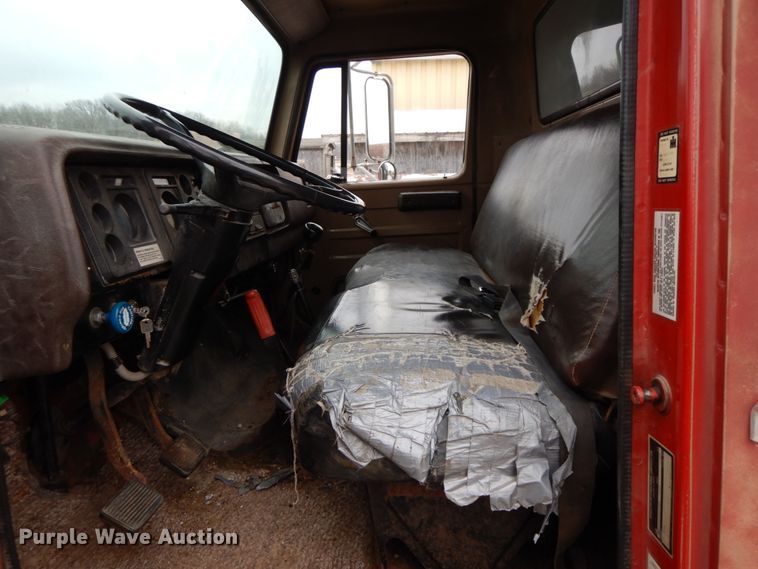 image for item HP9121 1987 International 1654  dump truck